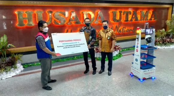 SEBUAH ROBOT SERVICE PERSEMBAHAN DARI CSR PT PERTAMINA TRAINING & CONSULTING UNTUK PELAYANAN COVID-19  RS HUSADA UTAMA SURABAYA