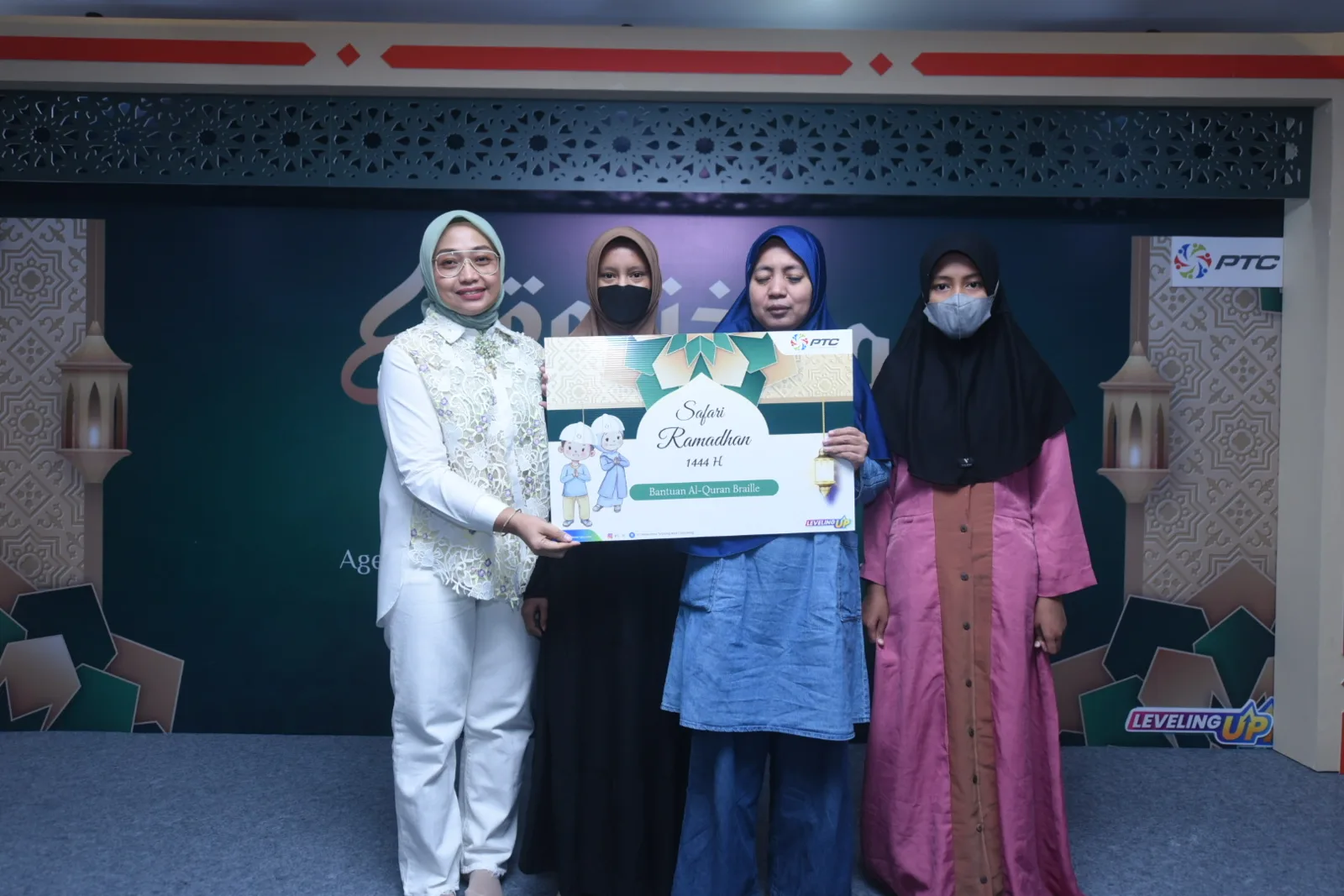 Berbagi Kebahagiaan, PTC Santuni Puluhan Anak Yatim-Dhuafa
